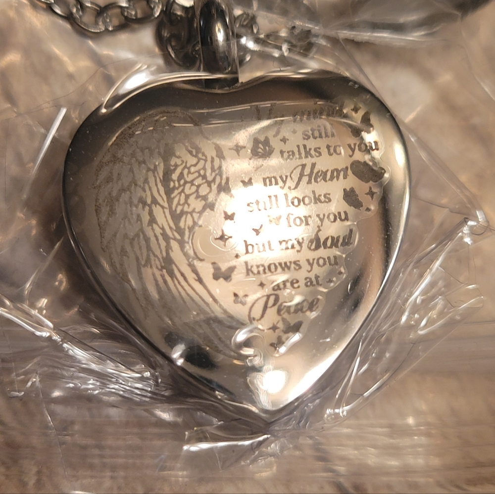 NWT PET URN NECKLACE Forever In My HEART. STAINLESS STEEL